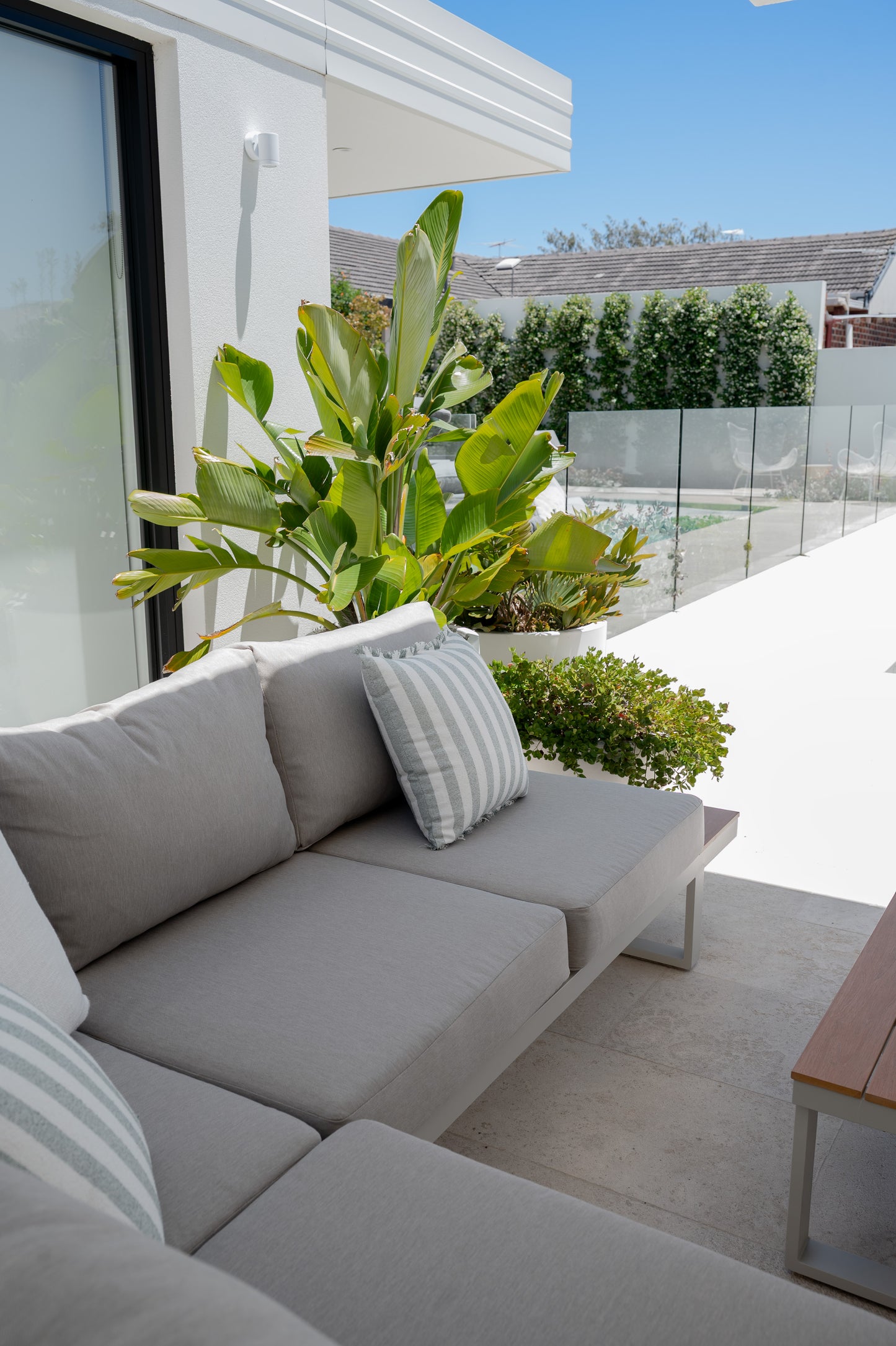 Outdoor Modular Lounge Set with Coffee Table – Aluminium Frame – Warm White – Theodore