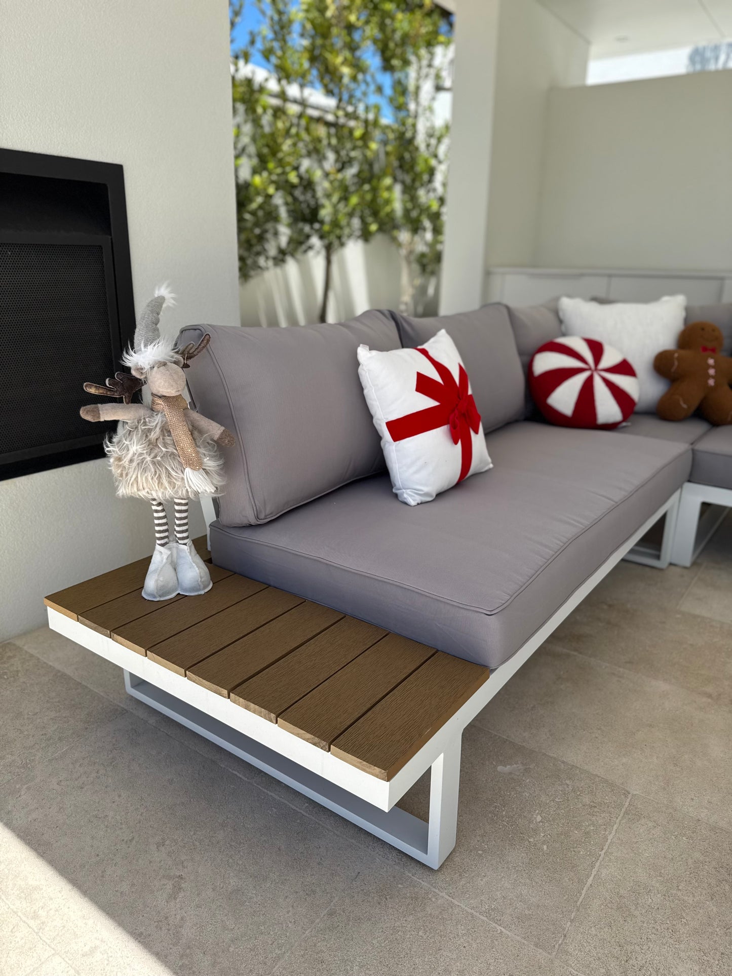 Ella aluminium outdoor lounge & coffee table