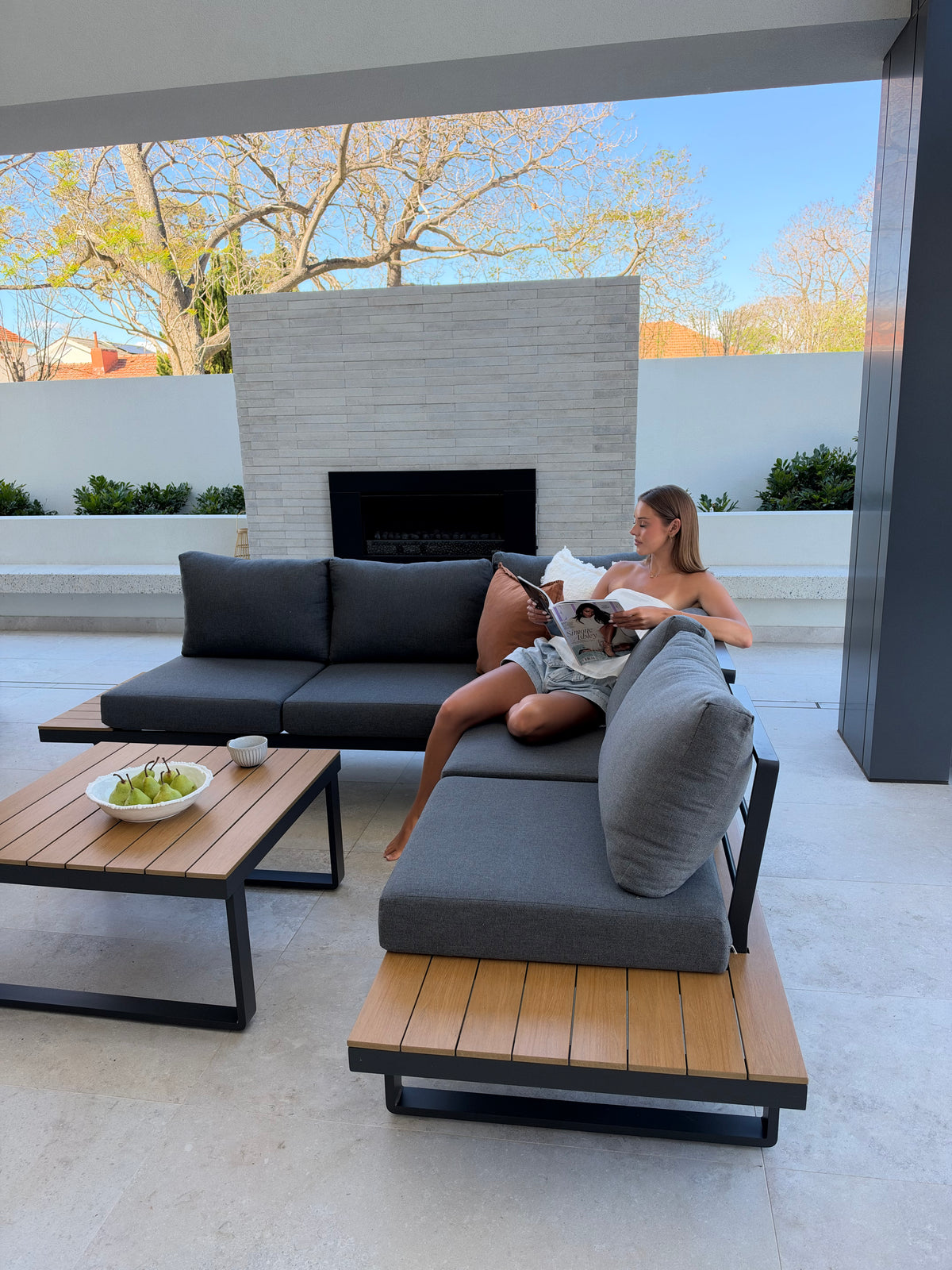 Theodore - aluminium outdoor modular lounge with with coffee table | Black