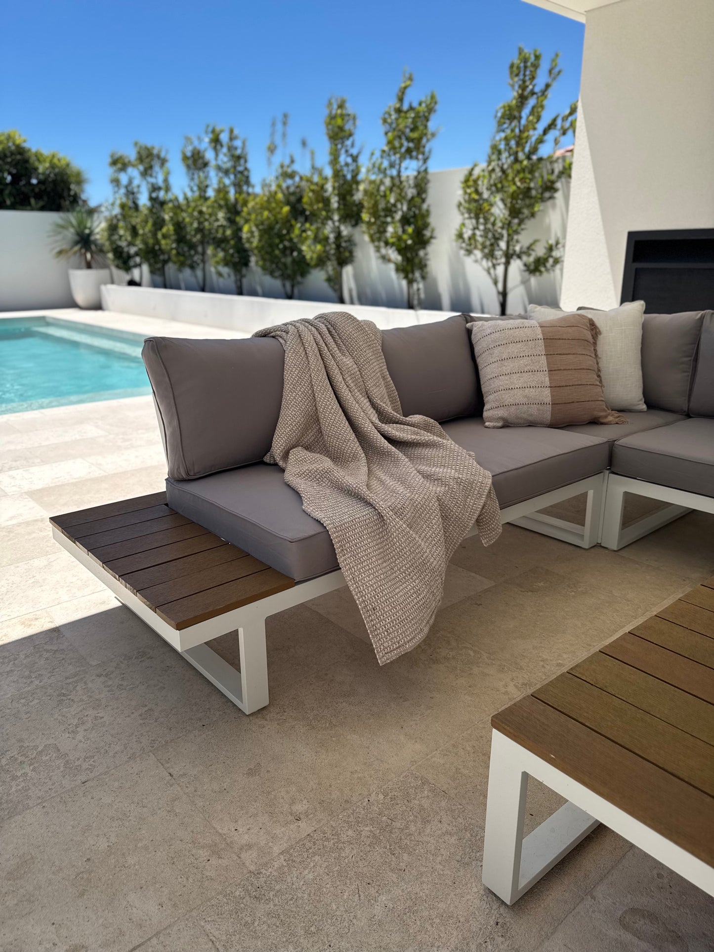 Modular Outdoor Lounge Set with Coffee Table – Aluminium Frame – Ella