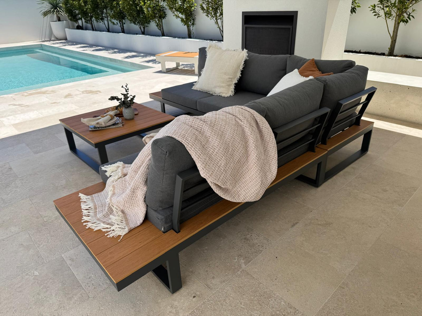 Theodore aluminium outdoor lounge & coffee table GREY