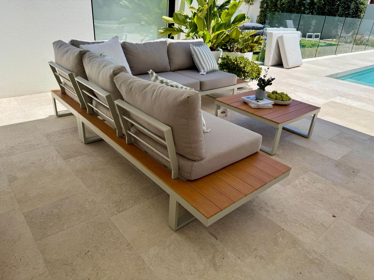 Theodore aluminium outdoor lounge and coffee table WHITE