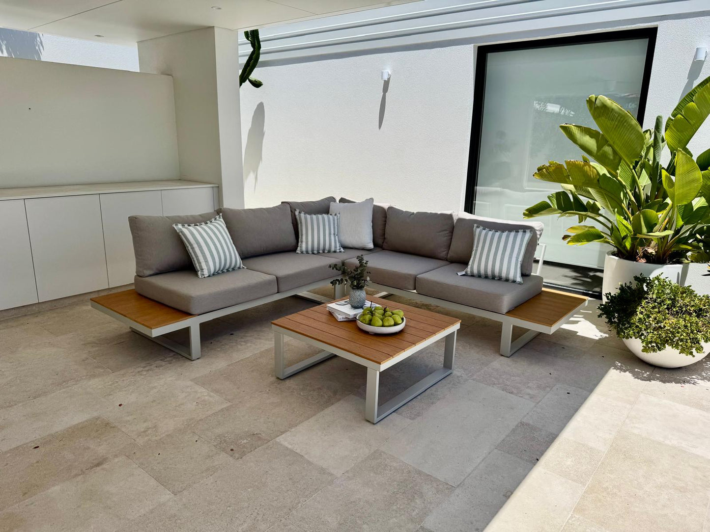 Theodore aluminium outdoor lounge and coffee table WHITE